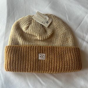 COPY - Billabong freeride beige BRAND NEW beanie WOMEN’s